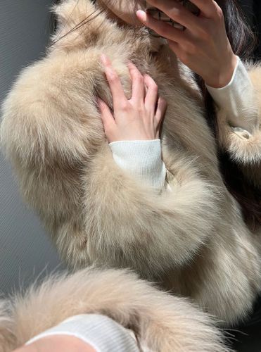 Actual shot of short champagne milk orange small stand-up collar fur integrated high-end environmentally friendly fur