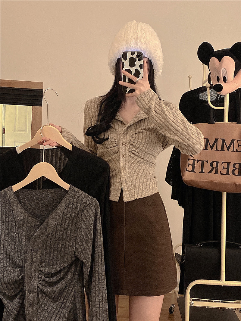 Real shot of designer irregular knitted sweater pleated slimming top + high-waisted woolen skirt for women