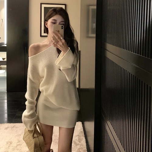 High-end pure lust suit for women, niche one-shoulder sweater, high-waisted skirt, knitted skirt