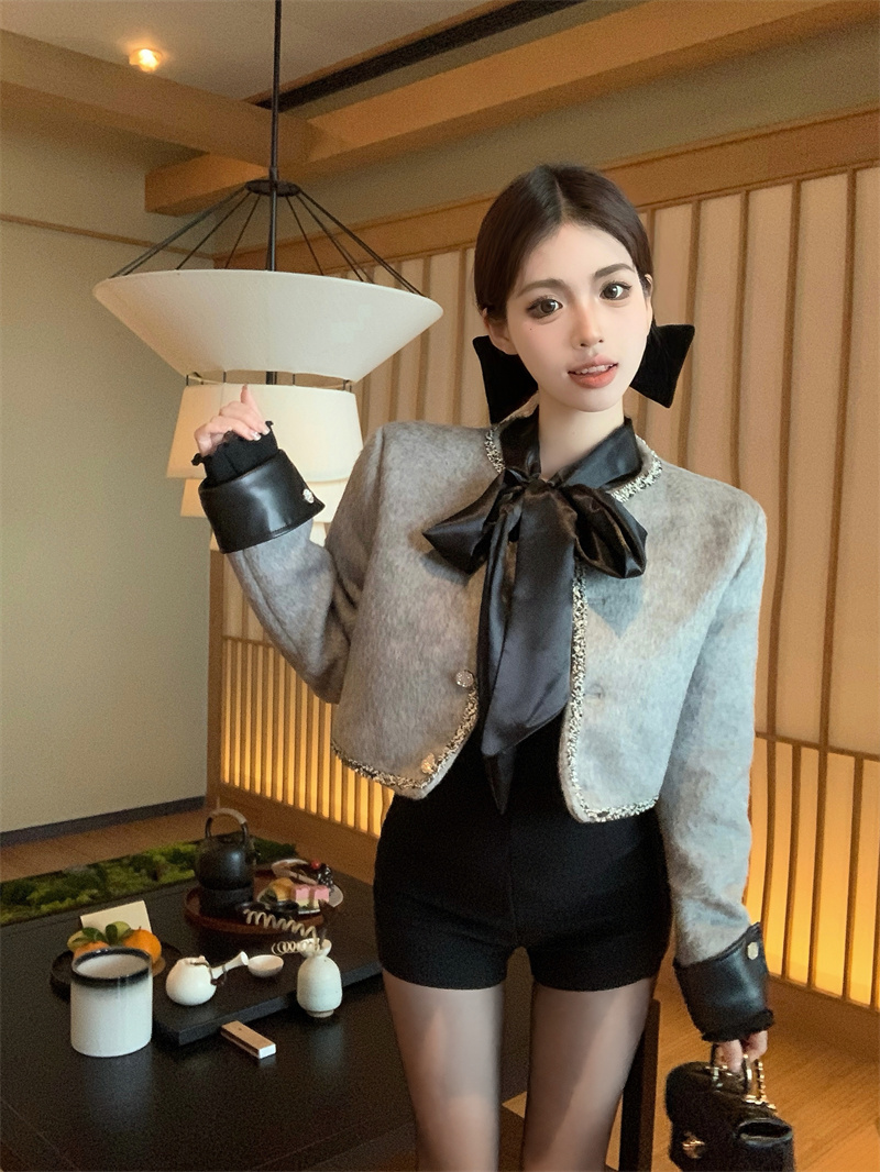 實拍 灰色羊毛短款外套上衣+蝴蝶結T恤打底衫+短褲熱褲女套裝