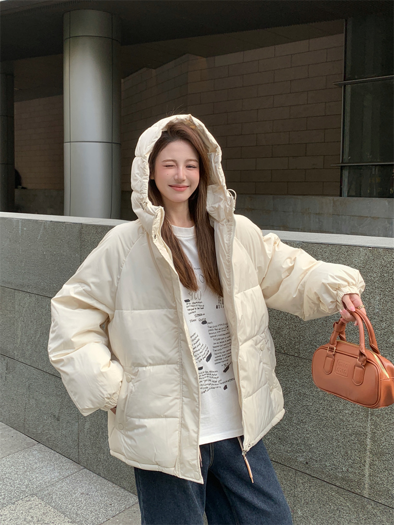 Real shot of white bread coat, cotton coat, women's niche design, small person's cotton coat, thickened high-end cotton jacket