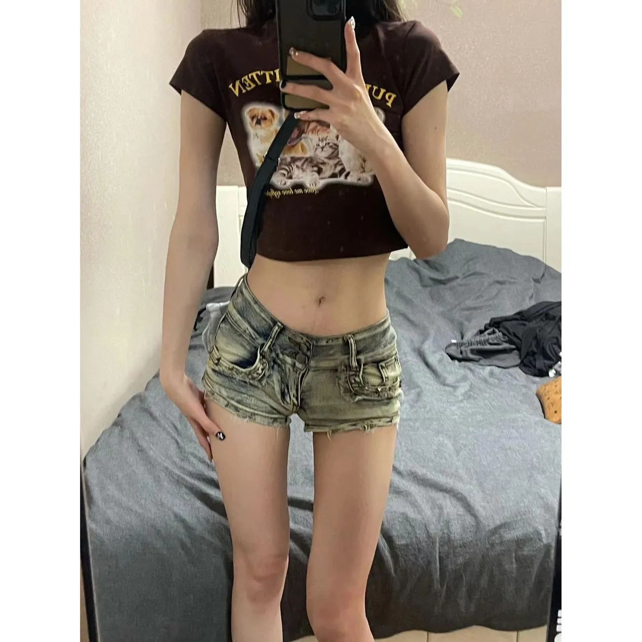 American hottie Liu Ding low-waisted denim super shorts for women spring and summer new slim fit hip-hugging wide-leg hot pants trendy