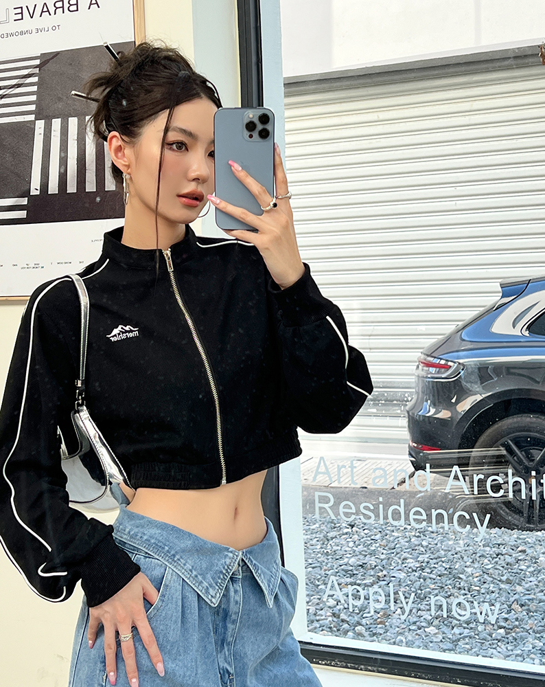 Actual shot of 2024 spring new style American college style embroidered women's loose zipper sweet and cool short jacket bf trend brand