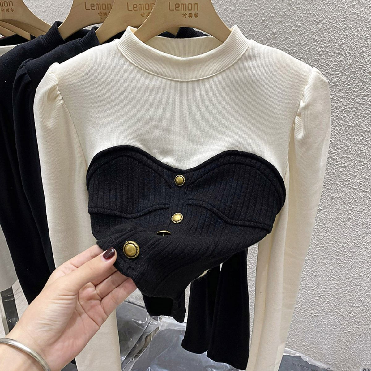 胖mm大碼女裝冬新款韓版泡泡袖撞色單排扣設計感打底衫