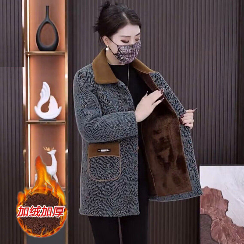 Middle-aged mothers' autumn and winter clothing, mid-length fashionable foreign-style coats, new style, middle-aged and elderly women's outer wear, plaid square collar