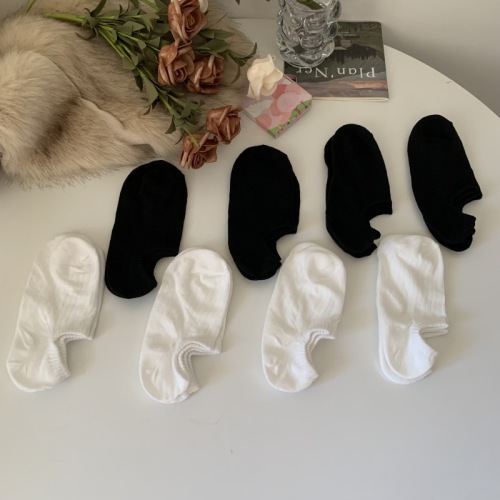 Real shot of solid color boat socks for women, Japanese style low-top shallow-mouthed short cotton socks, simple and versatile, non-slip, non-falling and invisible