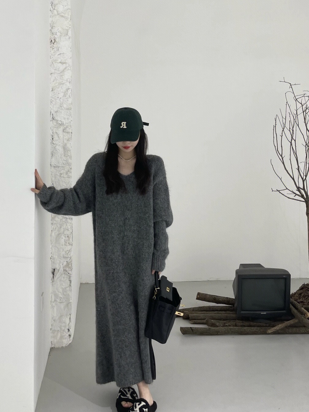 秋冬寬鬆慵懶風顯瘦毛衣裙女2023韓版V領針織連衣裙復古過膝長裙