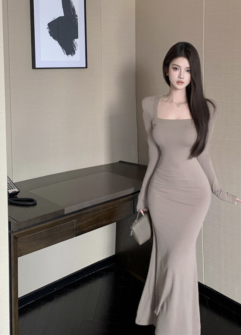 復古純色連衣裙女秋冬長袖修身打底內搭裙子收腰中長款包臀魚尾裙