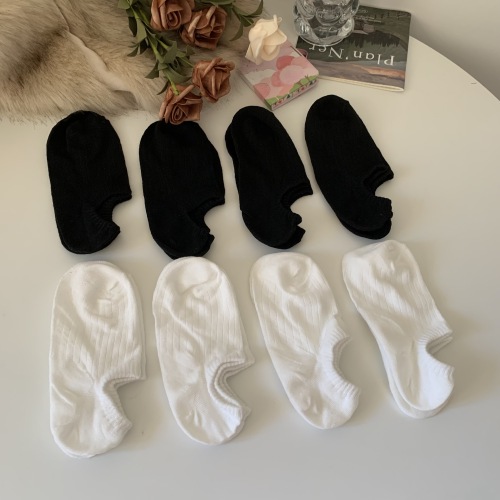 Real shot of solid color boat socks for women, Japanese style low-top shallow-mouthed short cotton socks, simple and versatile, non-slip, non-falling and invisible