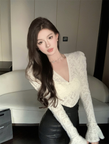 Real shot of elegant V-neck puff sleeve slimming lace shirt + PU high-waist spool fishtail skirt suit for women