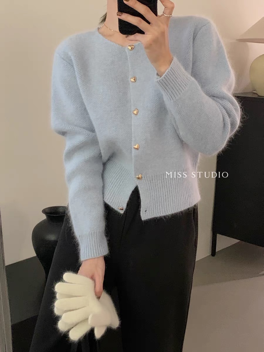 Xiaoxiang style sweater cardigan jacket for women spring and autumn rabbit fur love button short white raccoon velvet knitted short top