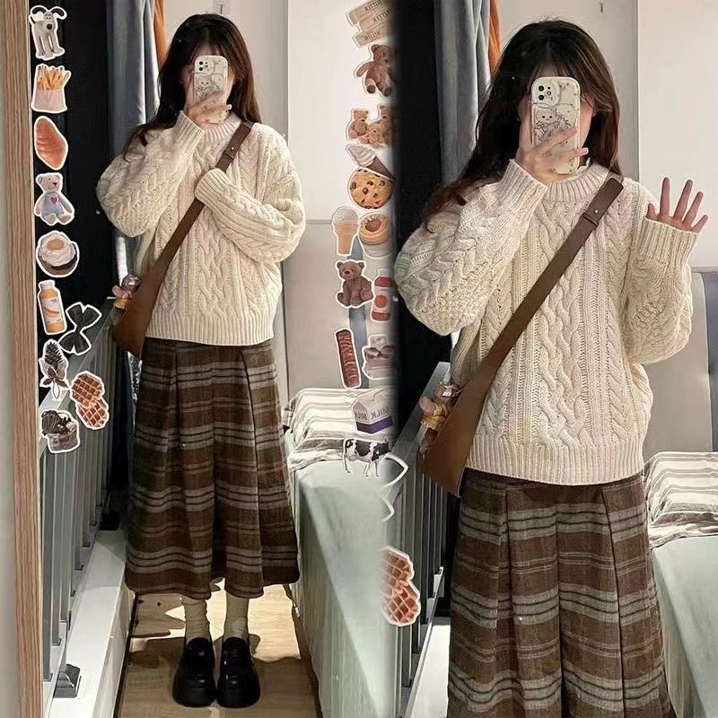森系軟糯白色毛衣女秋冬2023新款日系慵懶復古套頭圓領針織衫上衣