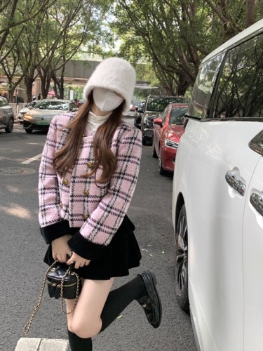 Real shot of autumn and winter fashionable temperament, high-end thick floral sweet and gentle style short coat