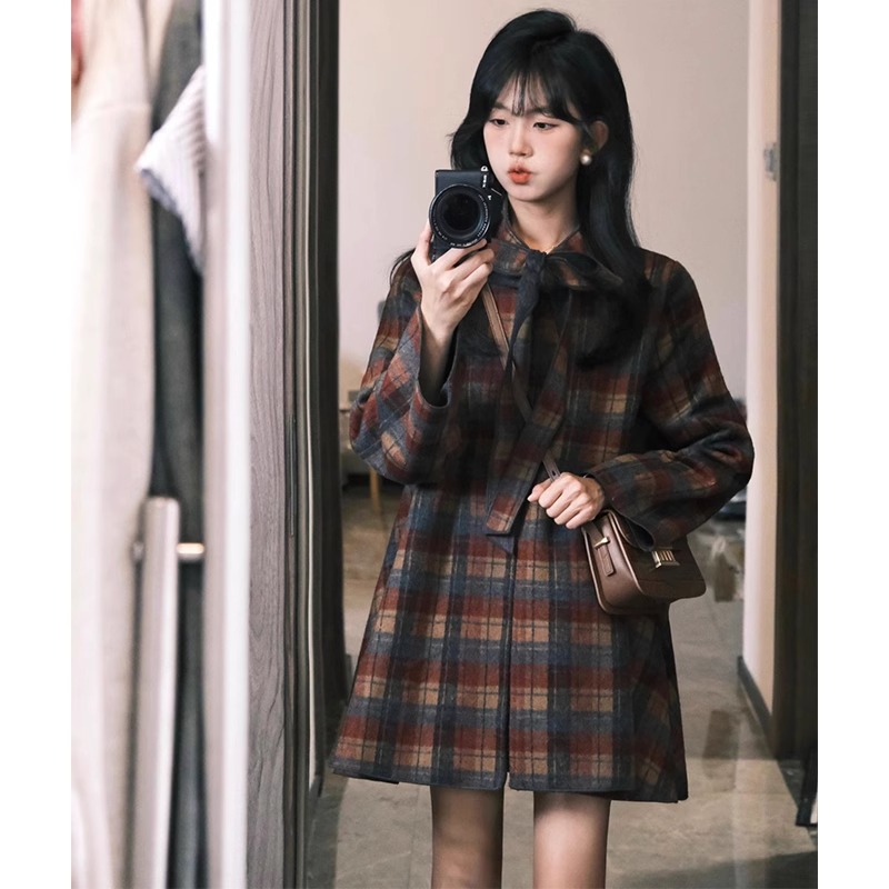 今年流行的漂亮外套小眾設計感蝴蝶結格子斗篷毛呢外套女秋冬新款