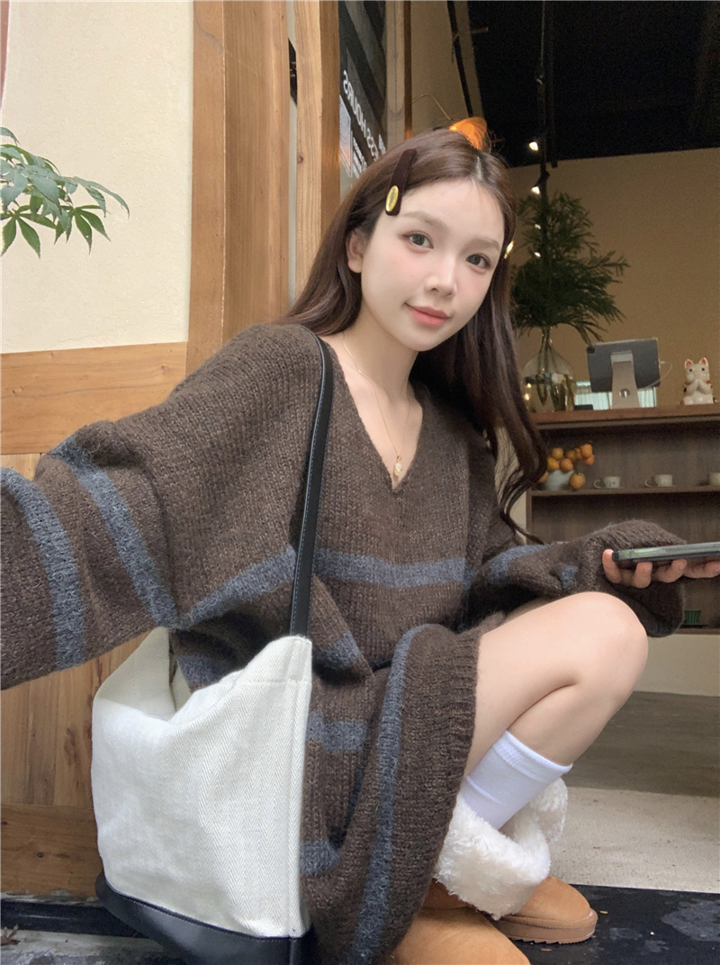 實拍2023秋冬韓版慵懶風寬鬆V領套頭條紋毛衣女