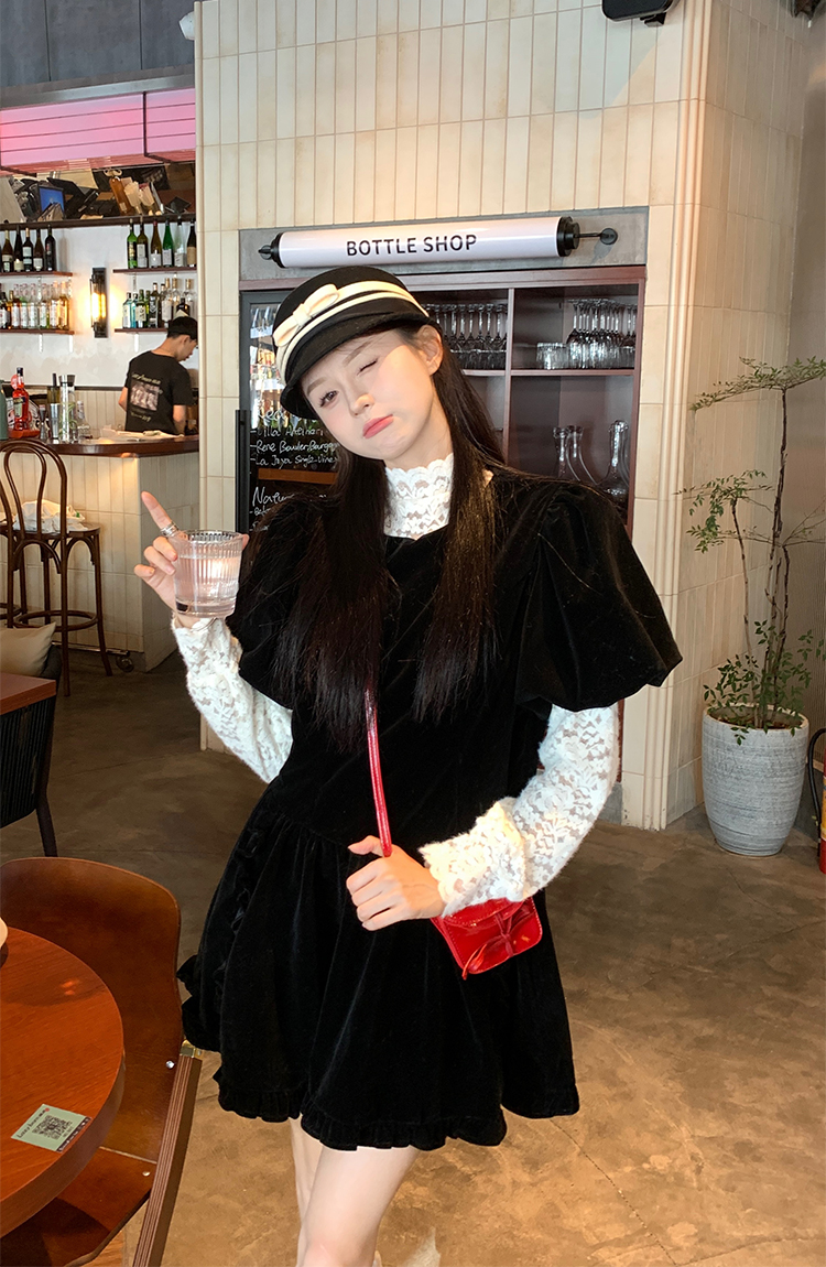 Real shot French retro velvet niche design princess puff sleeve dress + exquisite lace bottoming top