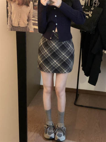 Real shot plaid woolen A-line skirt for women autumn and winter 2023 hip-covering skirt small high-waisted slimming short skirt