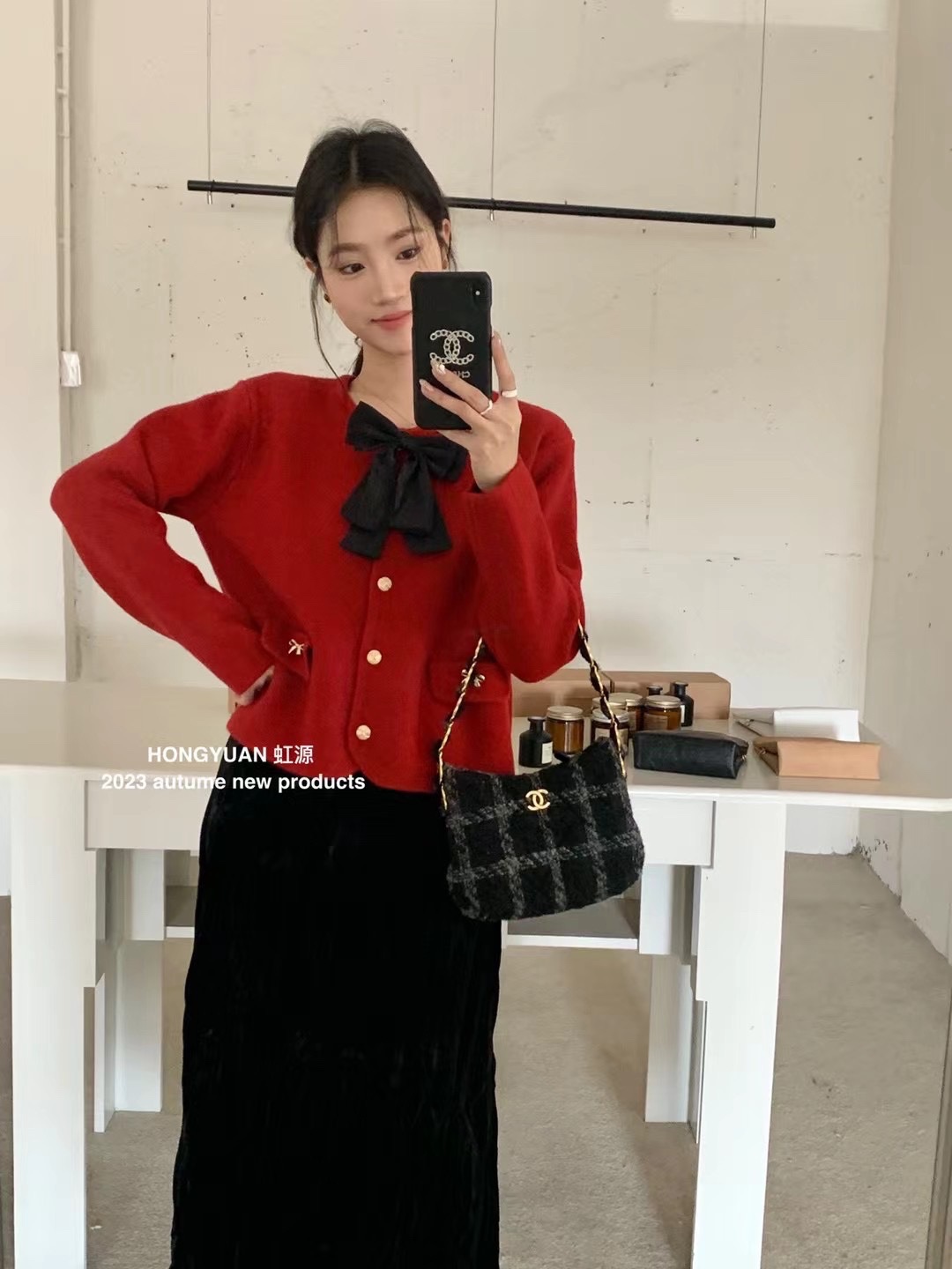 虹源 冬季新款設計圓領小金扣百搭氣質女生喜慶紅色針織開衫