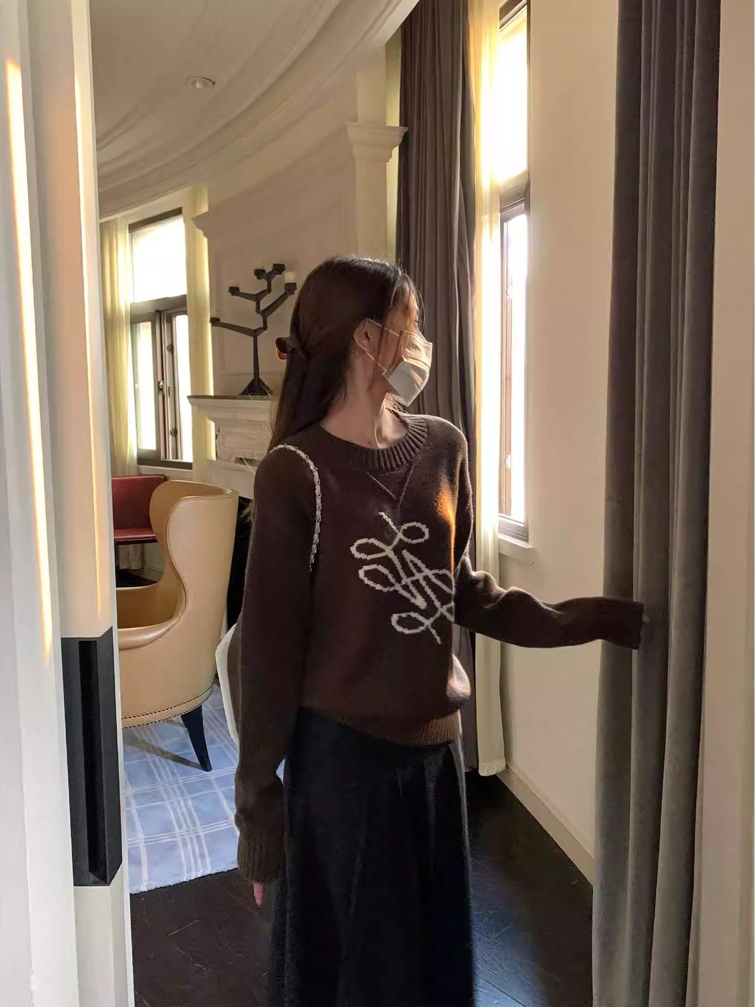 西雅圖咖色刺繡毛衣女秋冬2023新款設計感慵懶風百搭寬鬆針織上衣