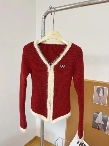 圣诞氛围感本命年红色毛衣女秋冬内搭不规则v领显瘦针织打底开衫