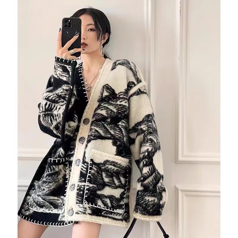 White Deer star's same style thickened hand-stitched infinite seam knitted cardigan loose lazy style blue and white porcelain sweater