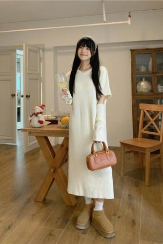 Actual shot, autumn and winter ~ simple short-sleeved knitted sweater dress, loose casual mid-length skirt with sleeves