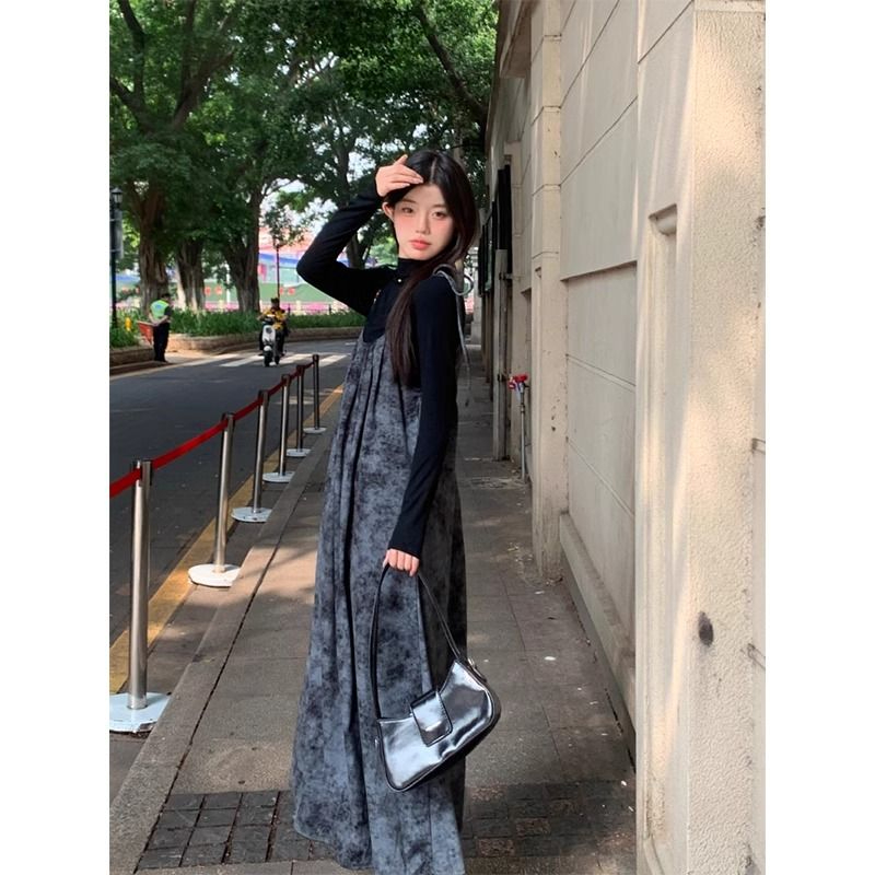 暈染吊帶連衣裙女秋冬2023新款法式復古中長款設計感顯瘦外穿裙子