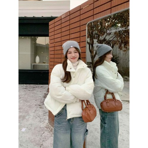 Real shot of white short down jacket for women in winter  new style for small people, loose and thickened, Korean version trendy