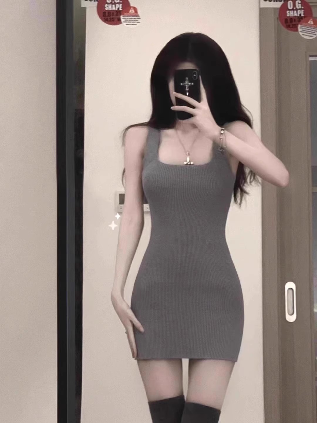 Temperament and high-end Korean style knitted suspender skirt for women, autumn and winter style, pure desire, coldness, royal sister style hip-hugging dress