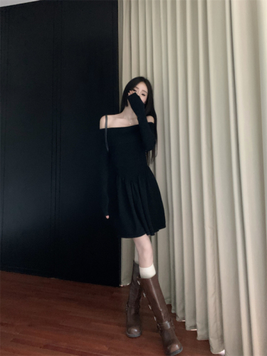 Real shot!  French high-end, high-waisted, slim-fitting, off-shoulder, one-shoulder sexy dress