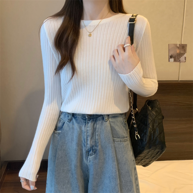Actual shot of round-neck slim-fitting knitted sweater for women in autumn and winter pitted bottoming shirt