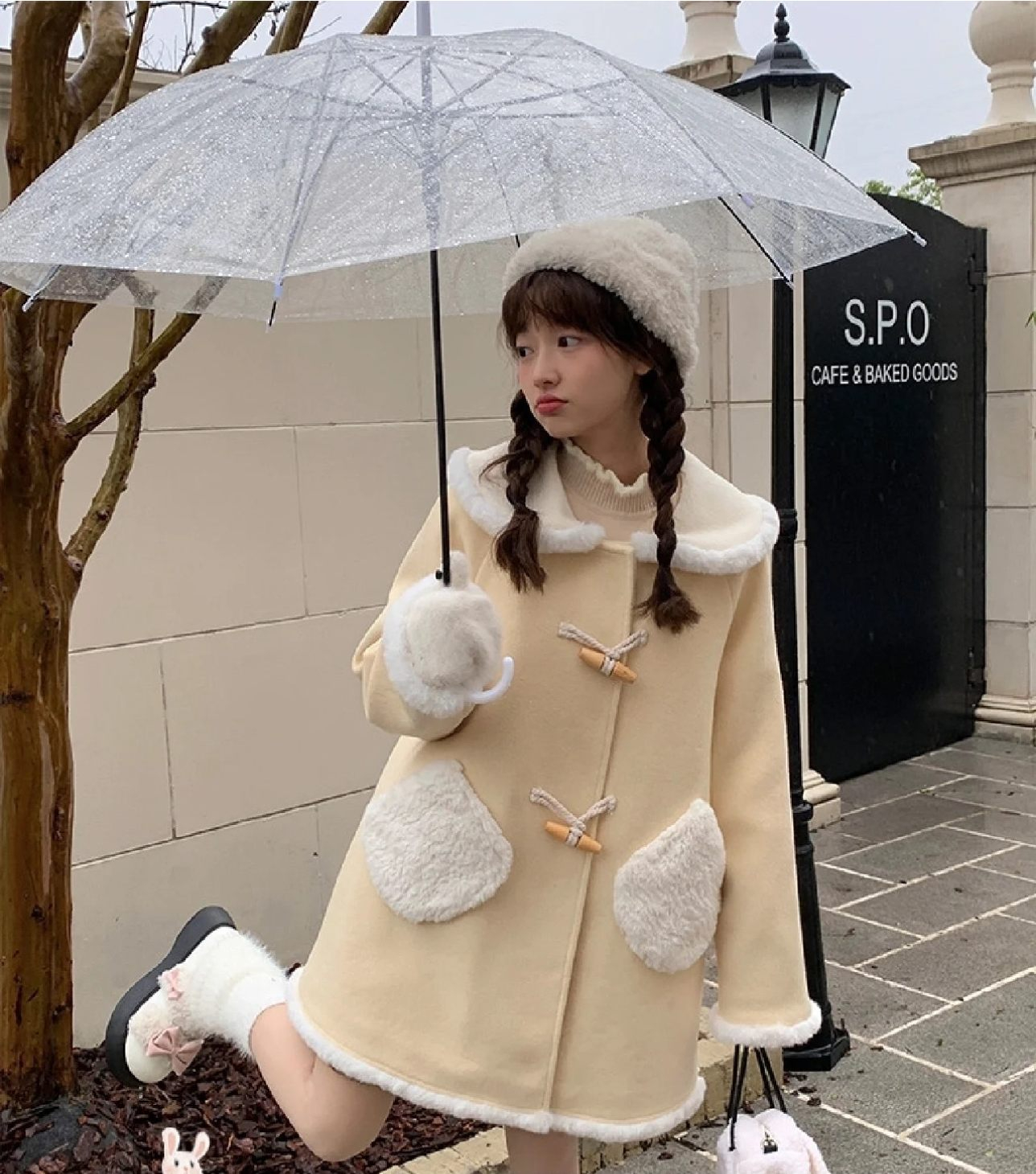 奶黃色羊羔毛牛角扣外套女小個子2023年秋冬新款娃娃領短款毛呢女