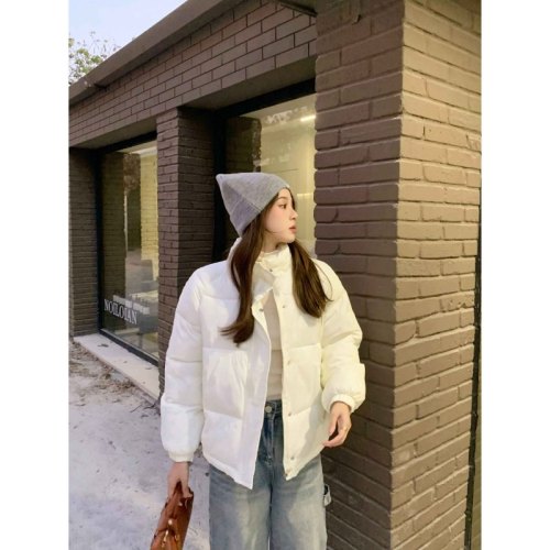 Real shot of white short down jacket for women in winter  new style for small people, loose and thickened, Korean version trendy