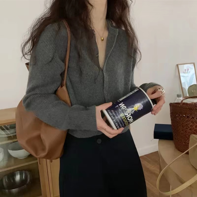 French style knitted cardigan for women in early spring 2023 new loose outer wear thin Hong Kong style slim short bm top