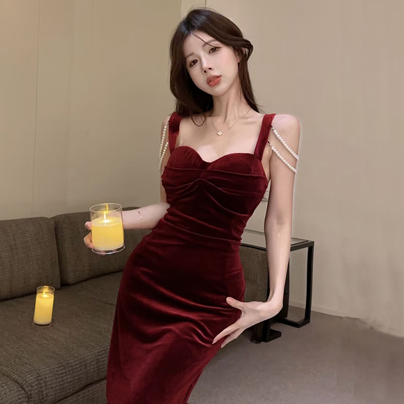 實拍性感法式赫本酒紅絲絨吊帶連衣裙女秋冬名媛氣質包臀晚禮服裙