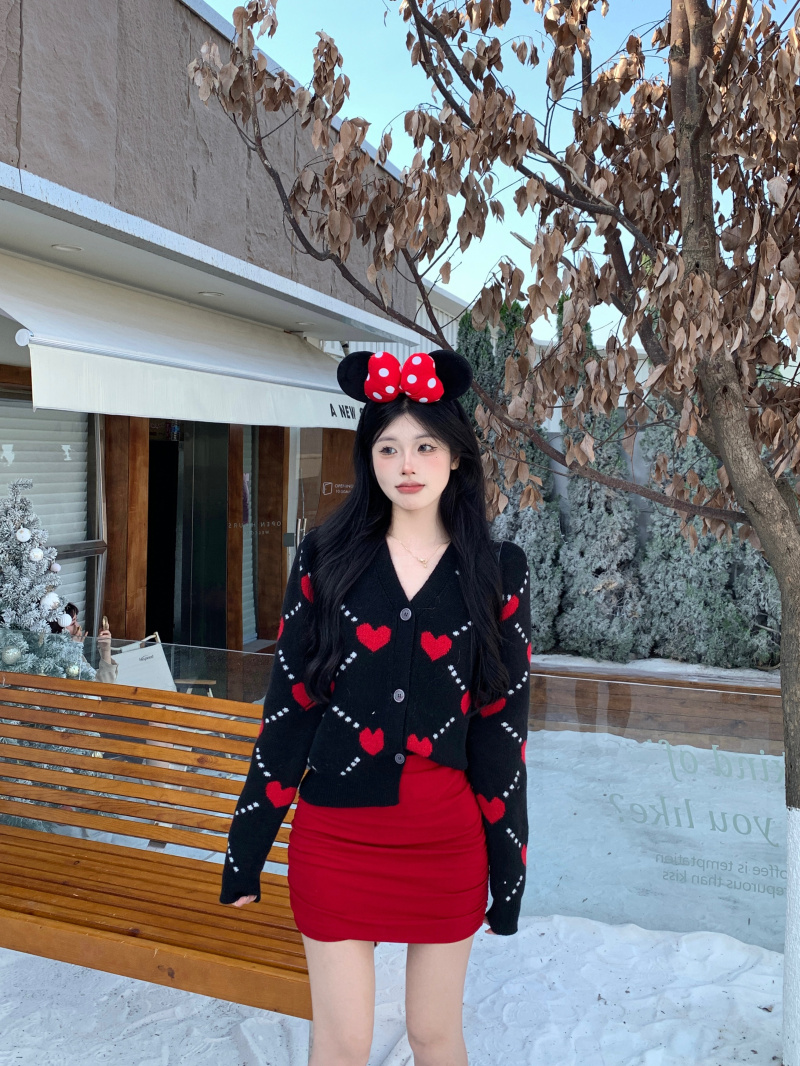實拍~愛心可露麗毛衣女秋冬短款設計感紅色褶皺包臀裙兩件套