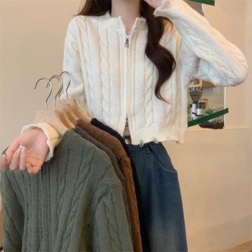 Real shot of lazy style twist sweater jacket for women in autumn and winter ripped knitted cardigan short long-sleeved top