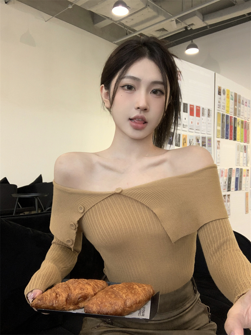 法式別致小眾一字領長袖針織衫秋季露肩氣質設計感修身毛衣上衣