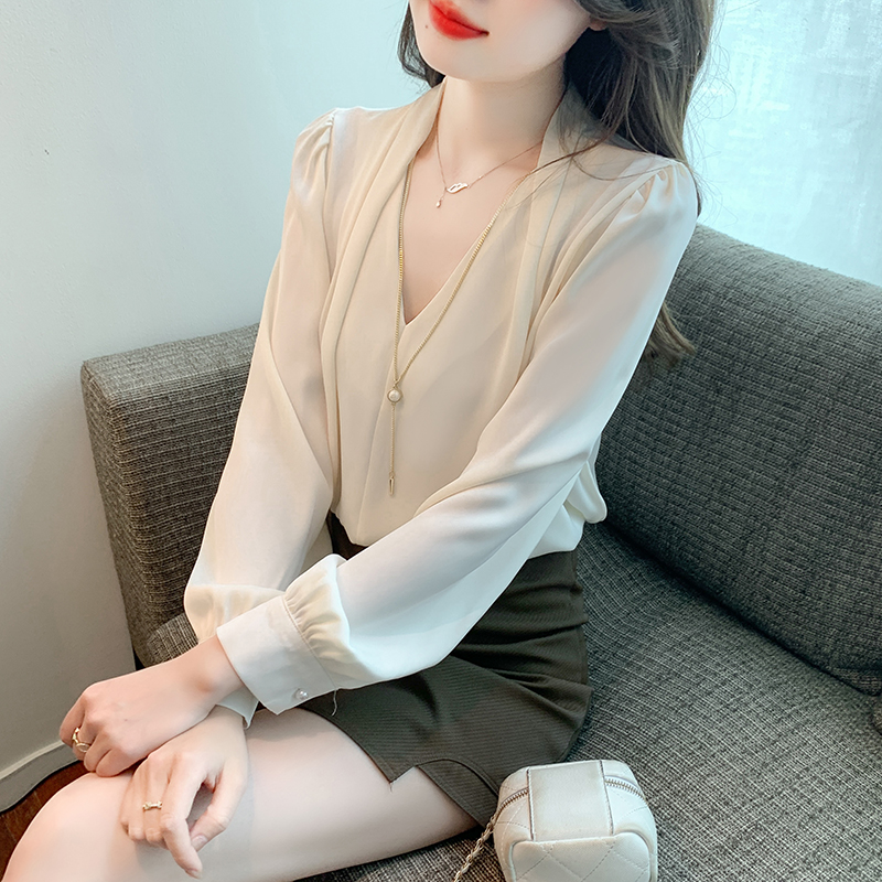 2024春秋V領白色襯衣女長袖緞面法式設計感小眾上衣職業通勤上衣