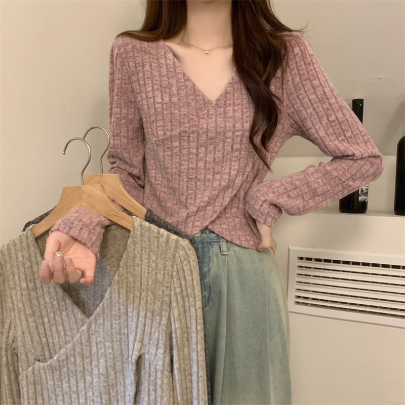Actual shot of the new pure lust style crossover design, soft and slimming, versatile long-sleeved top for women