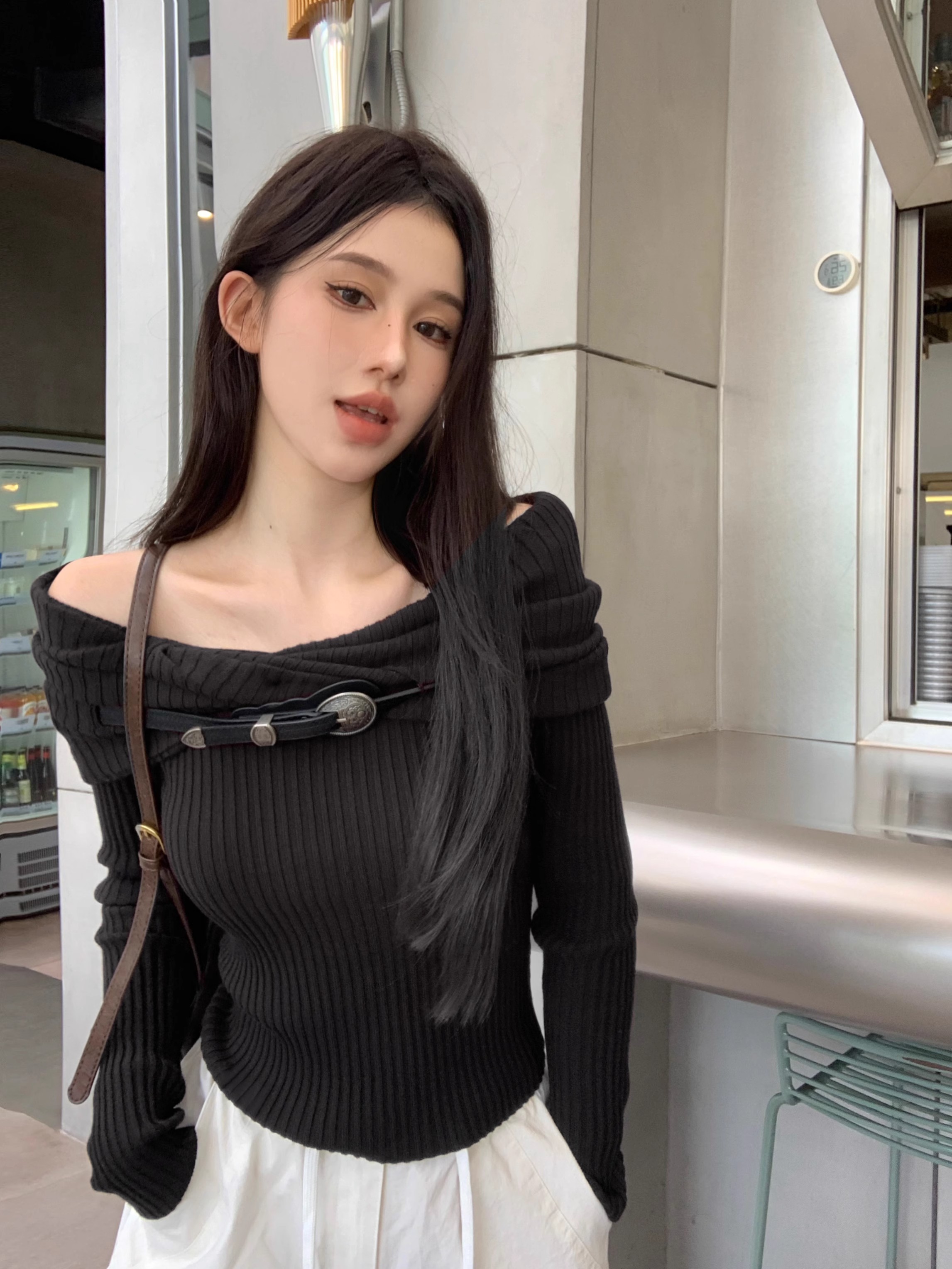 復古氣質一字肩長袖針織衫女秋季辣妹修身短款別致打底衫毛衣上衣