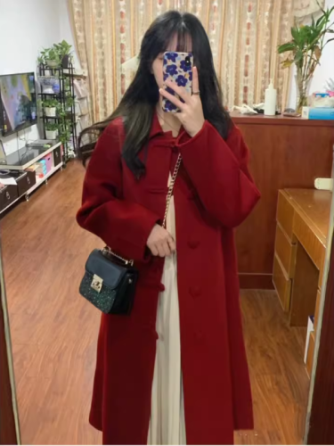 Retro buckle red woolen coat for women 2023 autumn and winter new Korean style Hepburn style thickened woolen coat