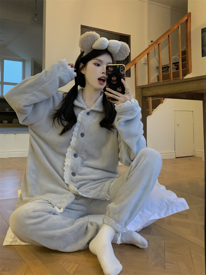 Actual shot of coral velvet pajamas for women in autumn and winter Korean style plus velvet and thickened lace flannel home wear set