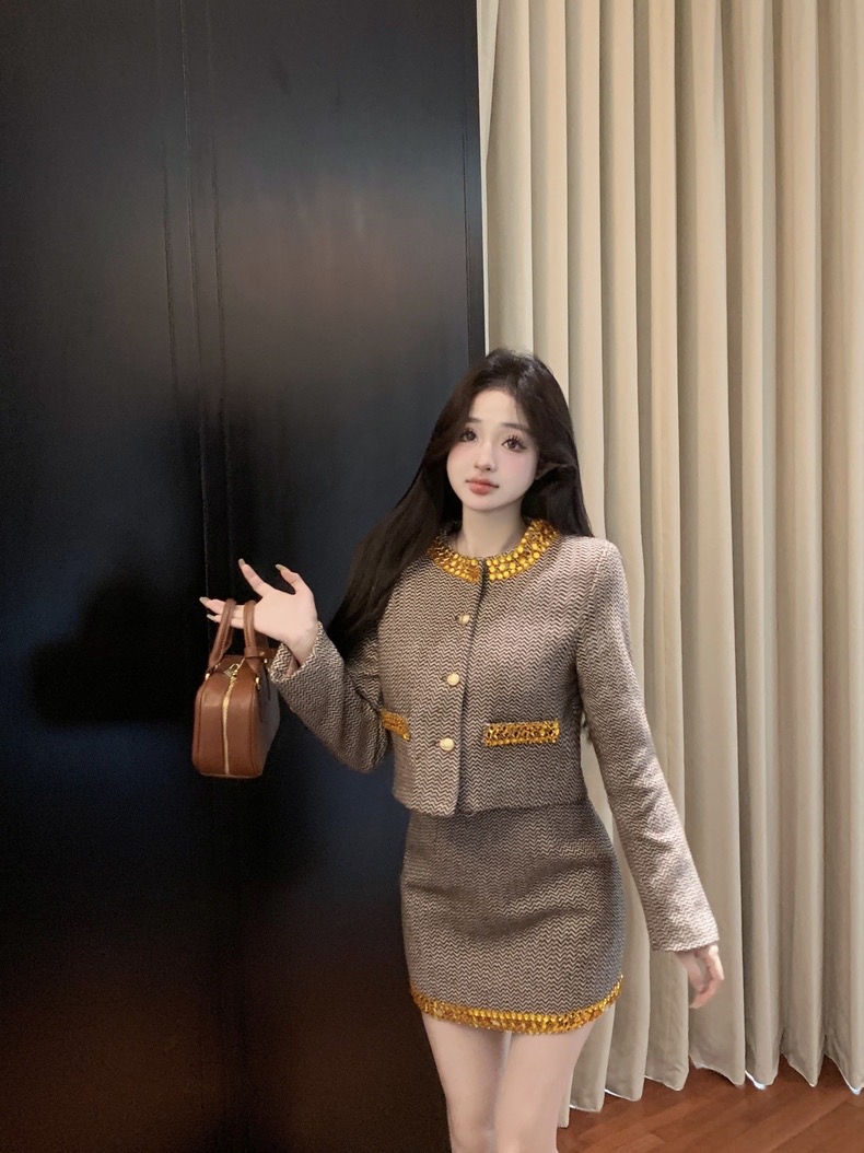 Actual shot of high-containing 50 wool tweed short jacket suit