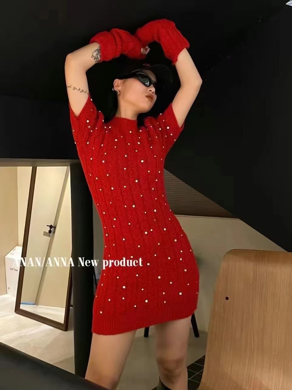 ANAN's new heavy industry nail diamond Christmas red knitted dress women's 2023 winter high-end slim hip-hugging short skirt