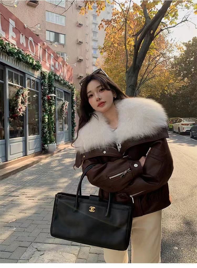 Large fur collar fox fur coat women's short 2023 winter new fur all-in-one motorcycle jacket down jacket