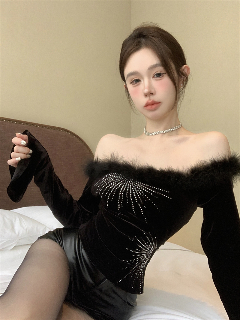 實拍~拽酷辣妹別致燙鑽個性毛毛拼接露肩T恤時尚顯瘦修身氣質上衣