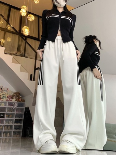 Actual shot of three stripes on the side, contrasting color and velvet sweatpants, new winter loose and versatile straight-leg casual pants