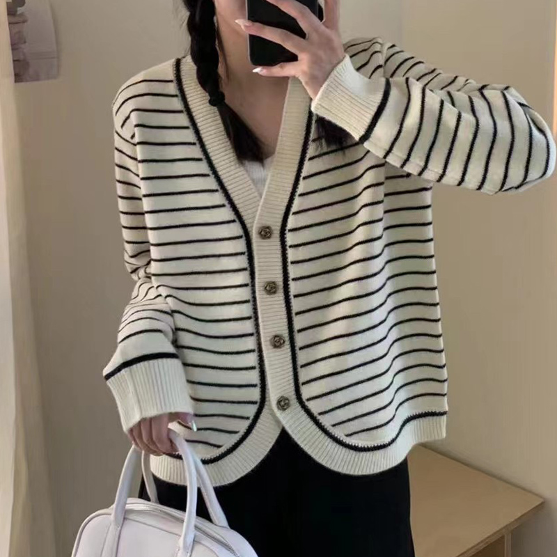 質檢官圖條紋寬鬆V領針織衫女新款設計感小眾長袖毛衣外套小上衣