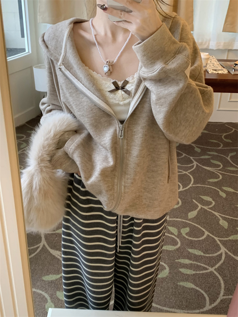 Real shot of velvet hooded zipper sweatshirt for women, autumn and winter design, lazy style, loose hoodie jacket